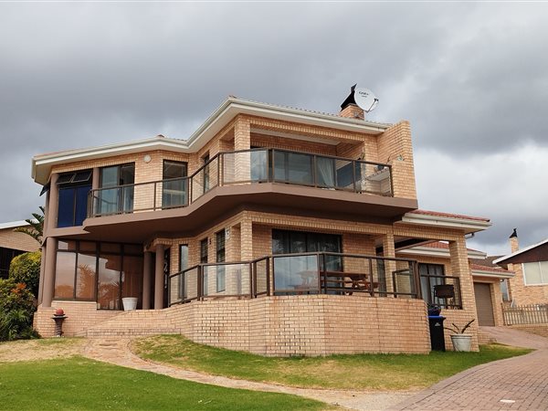 4 Bedroom House 4 Bedroom House