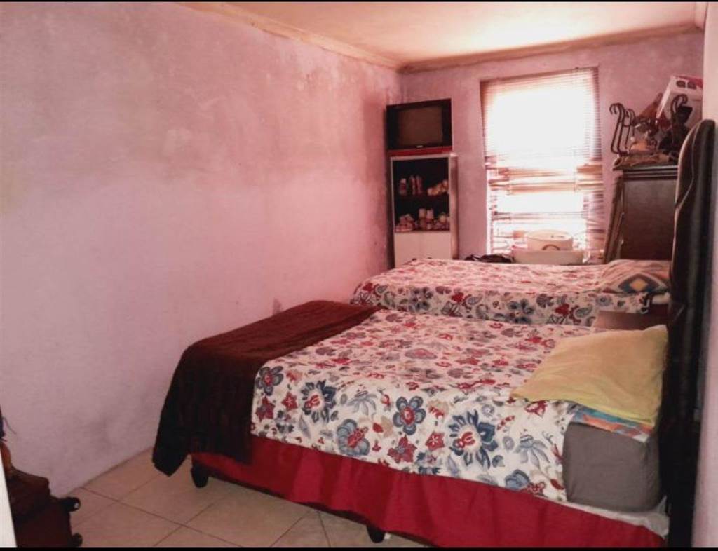 2 Bed House in Phoenix photo number 11