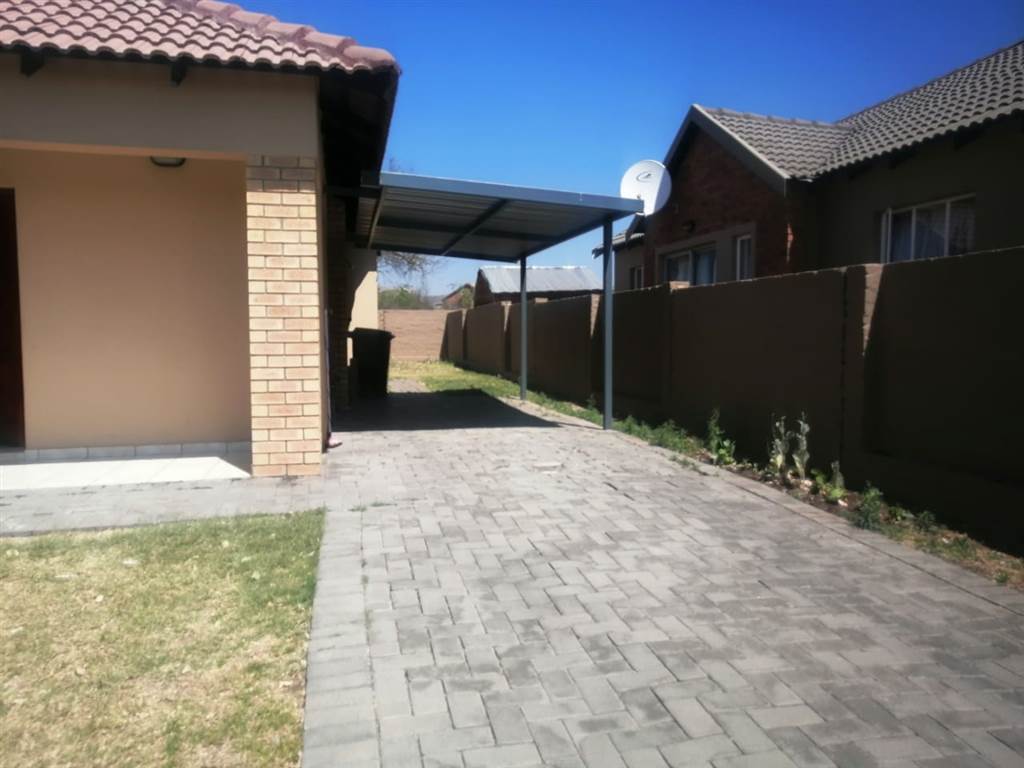 3 Bed Townhouse in Waterkloof East photo number 15