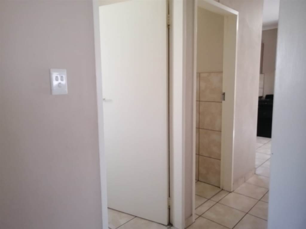 3 Bed Townhouse in Waterkloof East photo number 7
