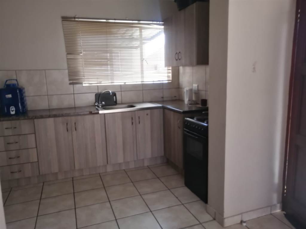 3 Bed Townhouse in Waterkloof East photo number 4
