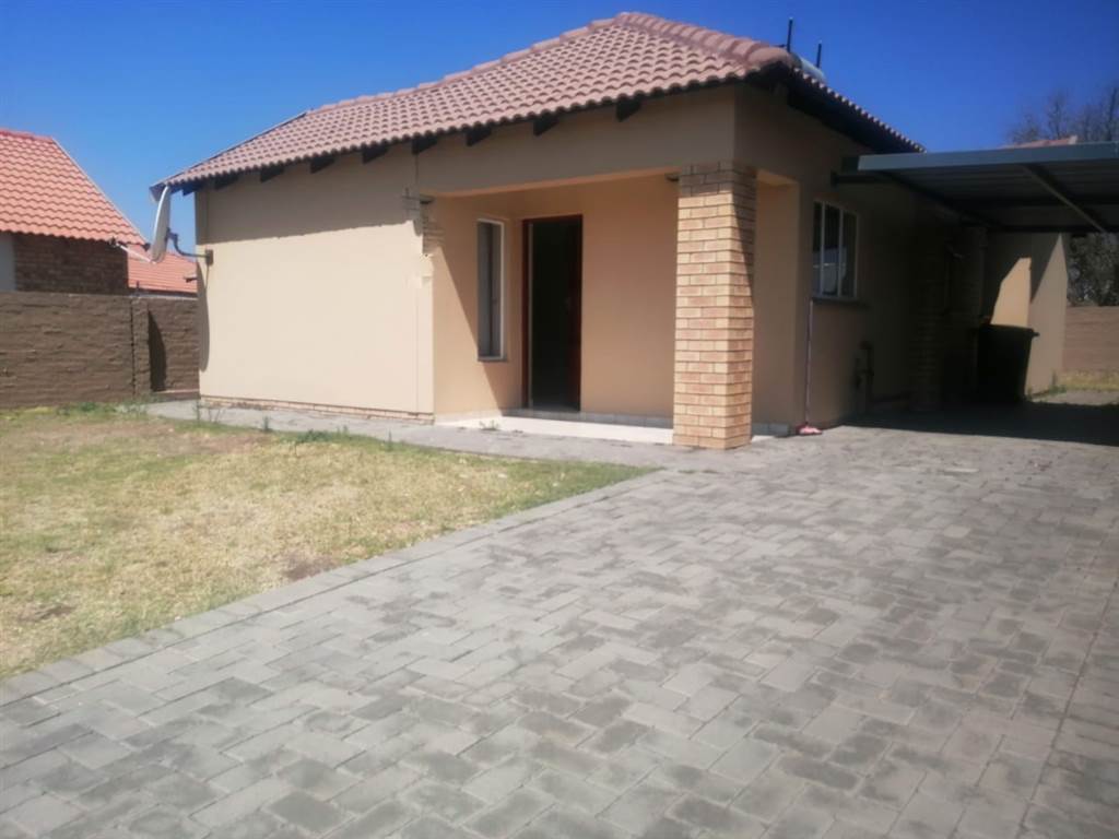 3 Bed Townhouse in Waterkloof East photo number 16