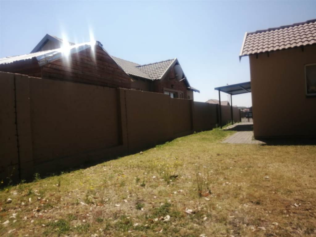 3 Bed Townhouse in Waterkloof East photo number 14