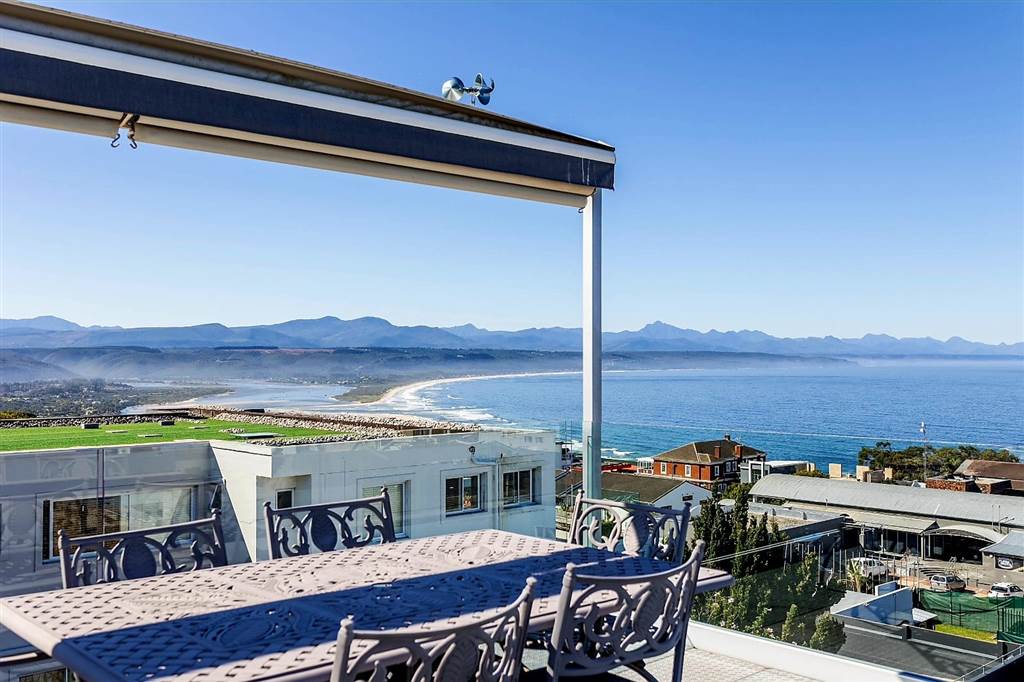 4 Bed Apartment in Plettenberg Bay photo number 2