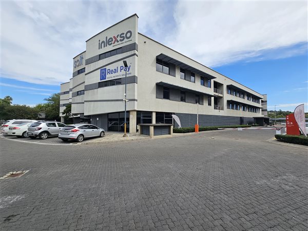 858.4  m² Commercial space