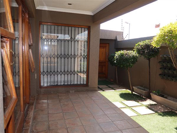 4 Bedroom House 4 Bedroom House