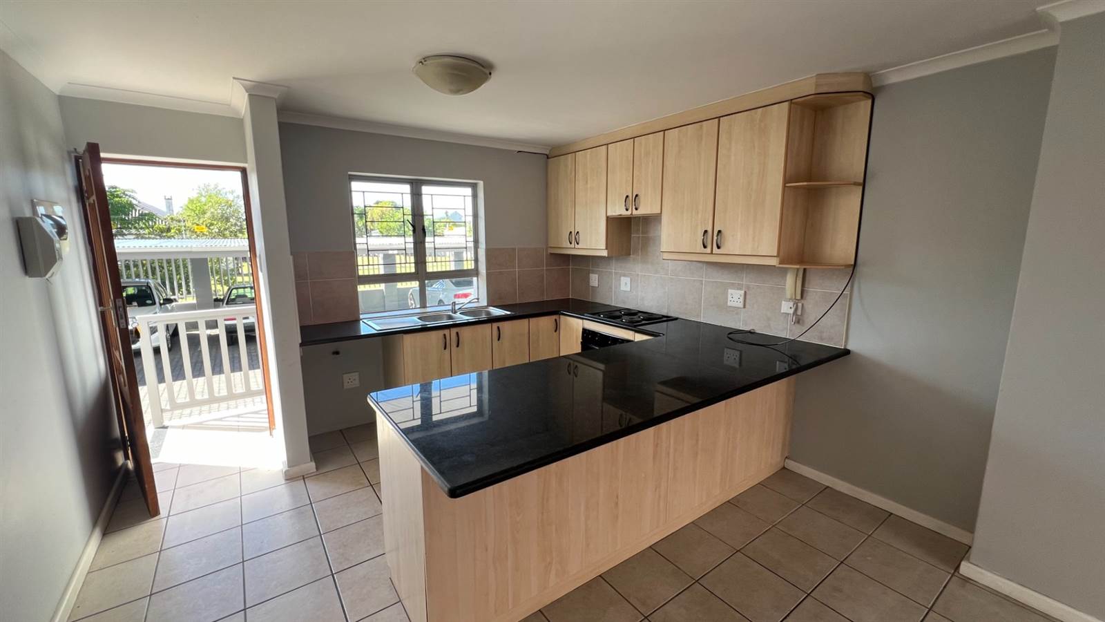 1 Bed Apartment in Knysna Central photo number 2
