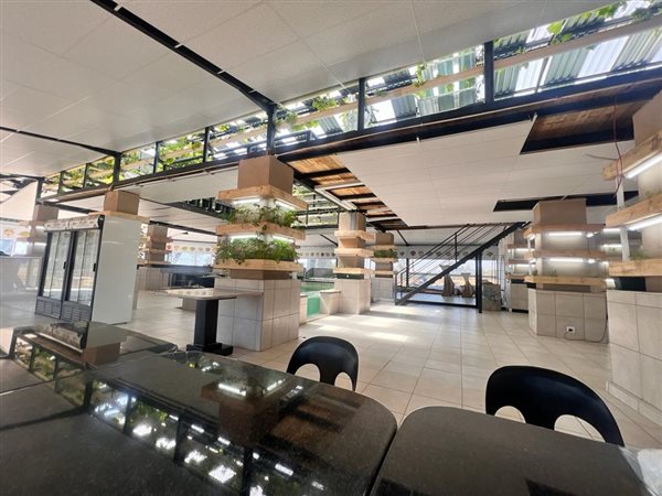 700  m² Commercial space in Broederstroom