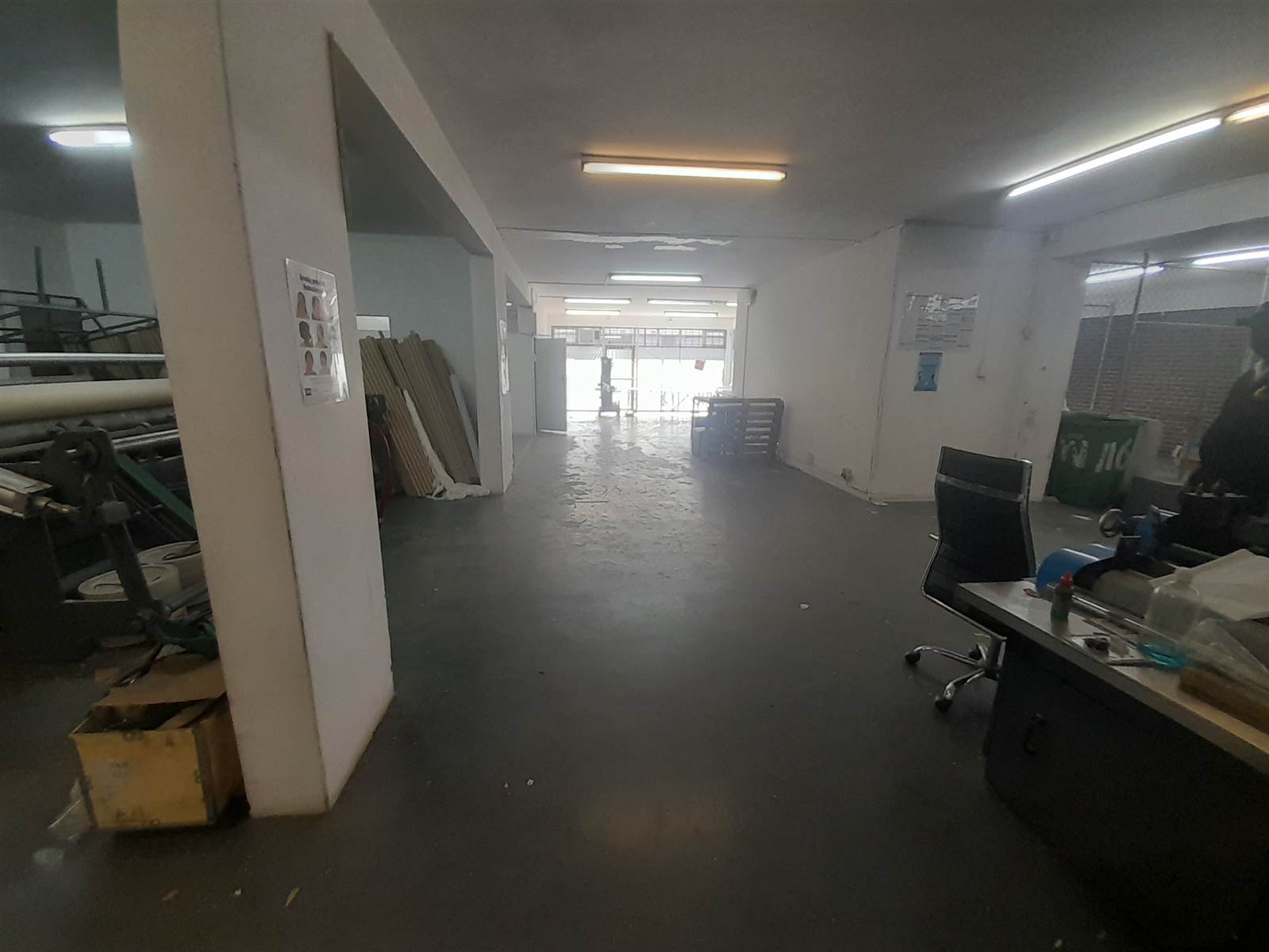 300  m² Commercial space in Stamford Hill photo number 1