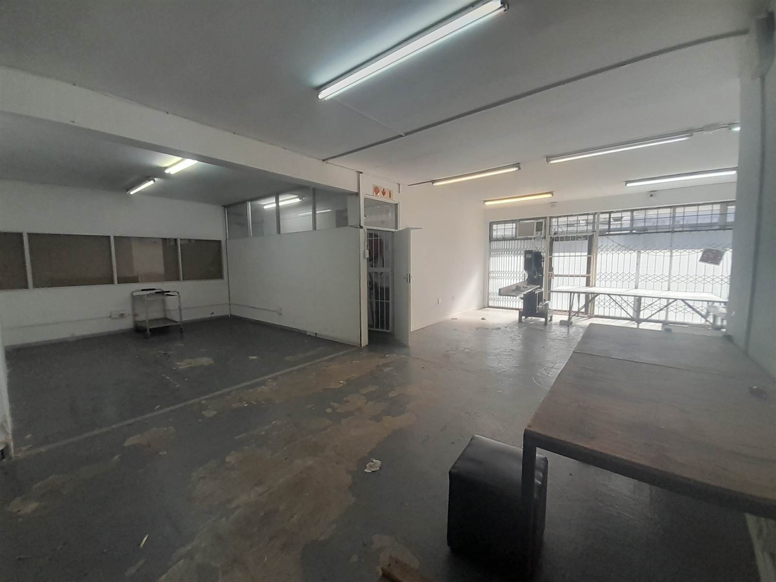 300  m² Commercial space in Stamford Hill photo number 5