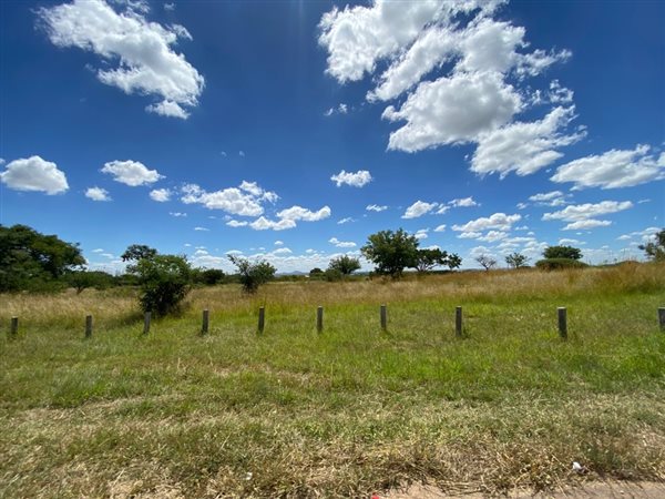 1135 m² Land available in Bendor