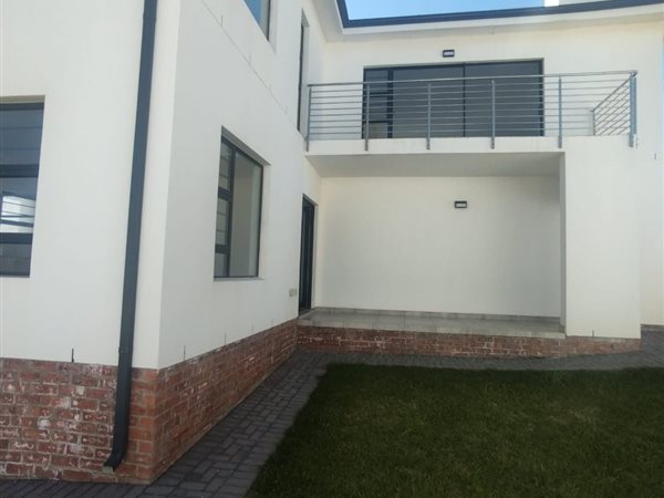 3 Bed House in C Place