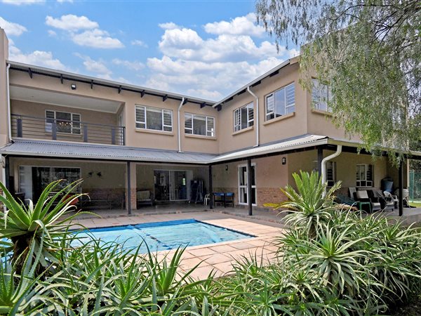 5 Bedroom House 5 Bedroom House