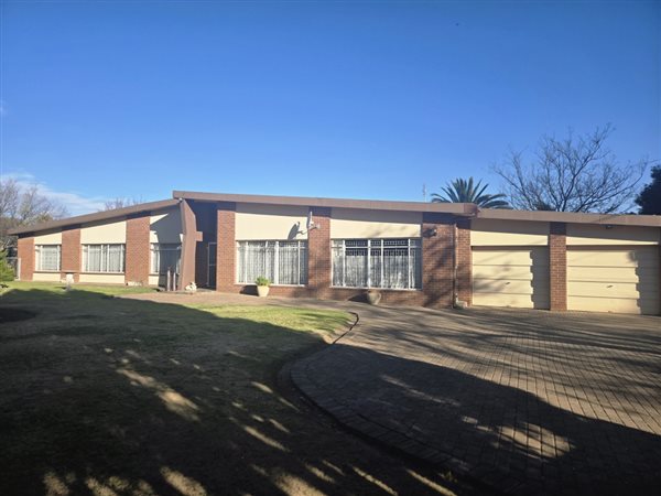 4 Bedroom House 4 Bedroom House