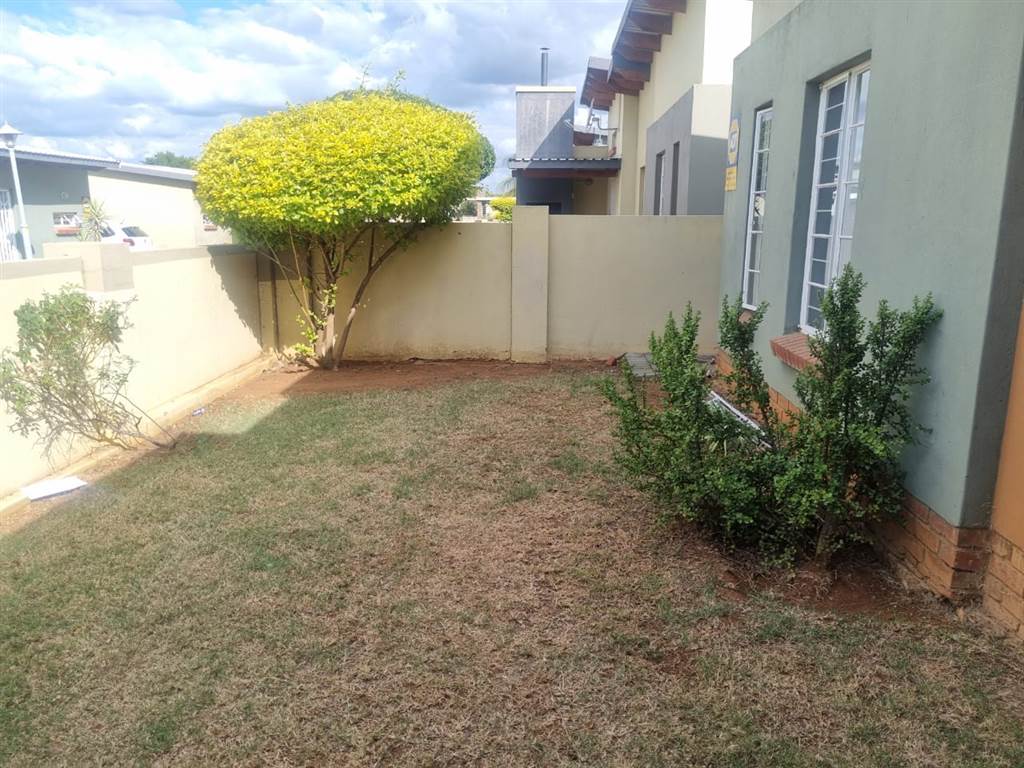 3 Bed Townhouse in Waterval East photo number 23