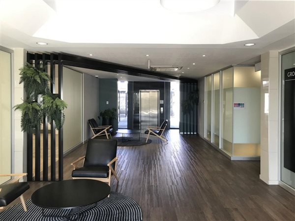 213  m² Office Space in Bedfordview