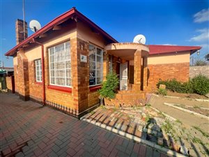 3 Bed House in Rewlatch