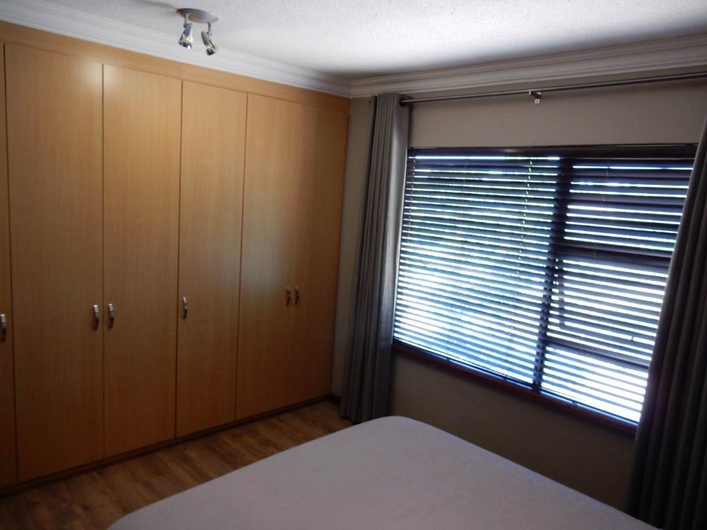 2 Bed Apartment in Nieuw Muckleneuk photo number 5