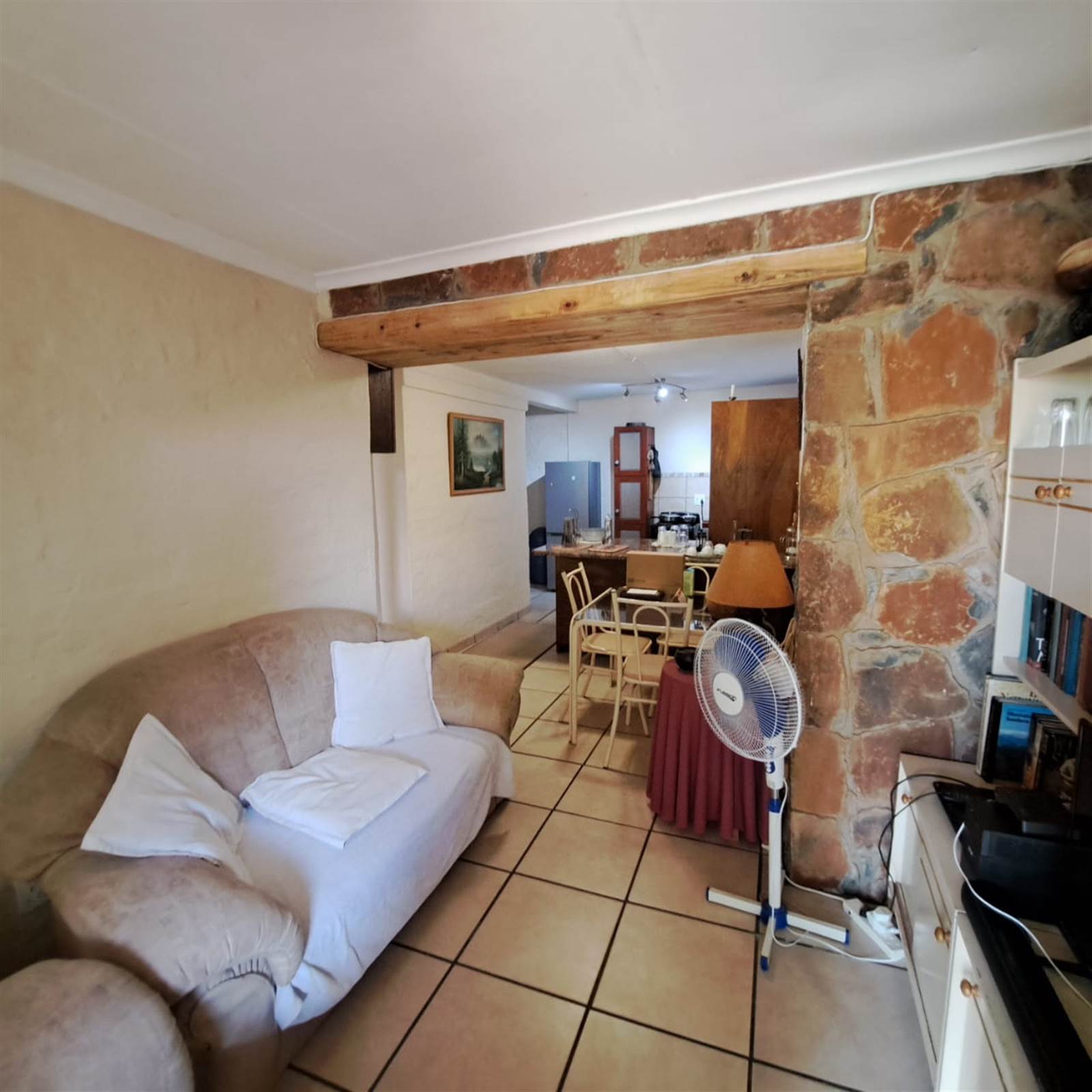 2 Bed Apartment in Hartzenbergfontein photo number 10