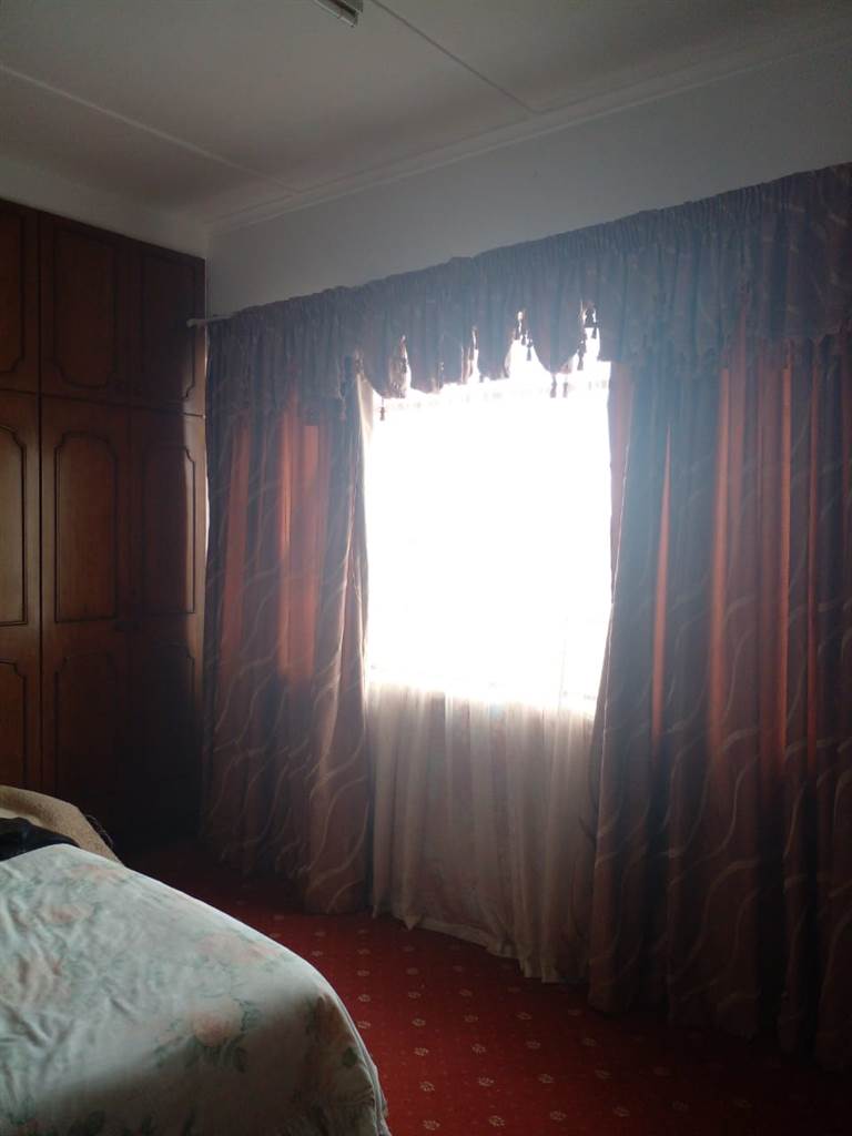 2 Bed Flat in Uitenhage Central photo number 13