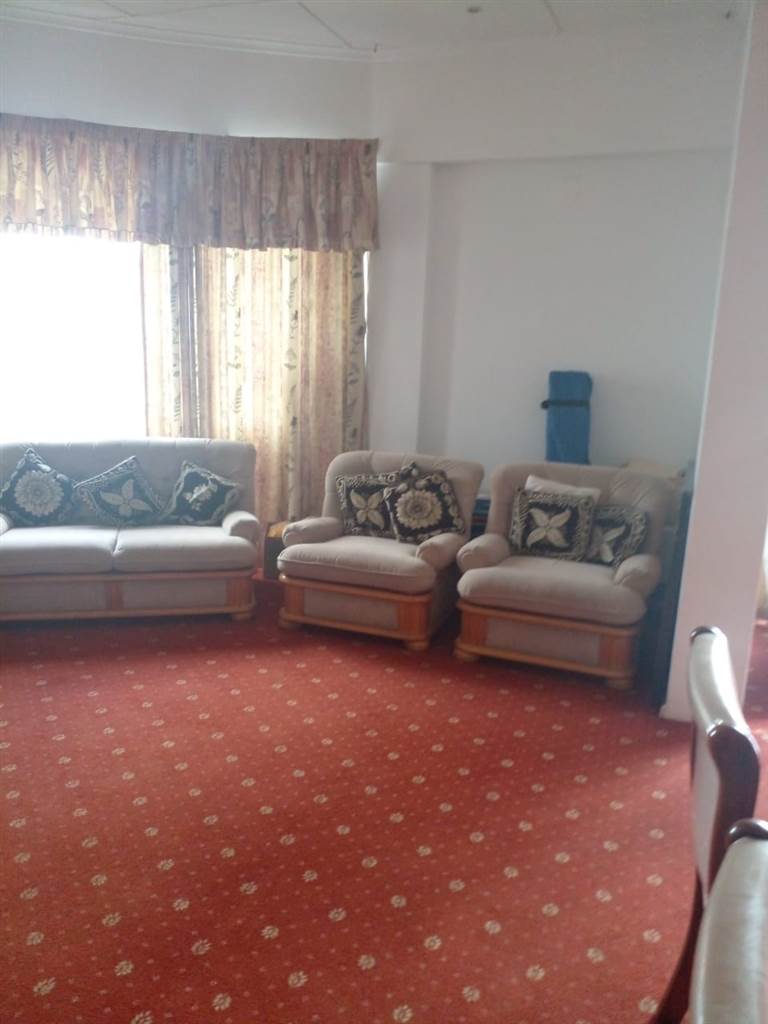 2 Bed Flat in Uitenhage Central photo number 7