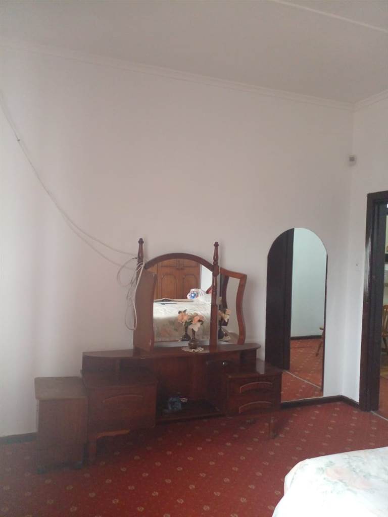2 Bed Flat in Uitenhage Central photo number 12
