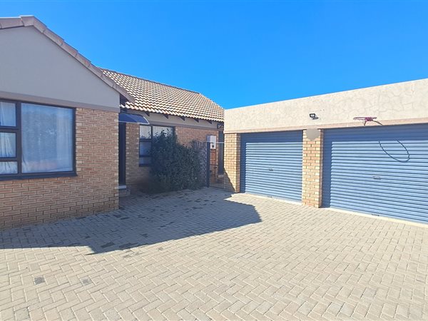 3 Bedroom Townhouse 3 Bedroom Townhouse