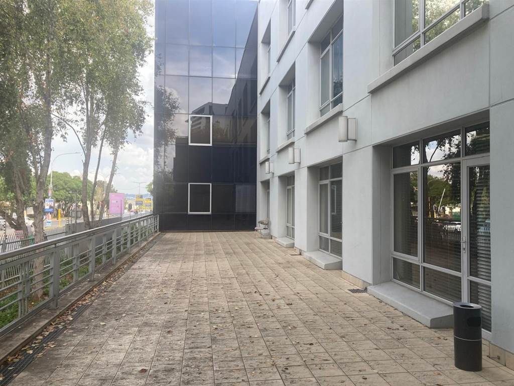 235  m² Commercial space in Illovo photo number 1