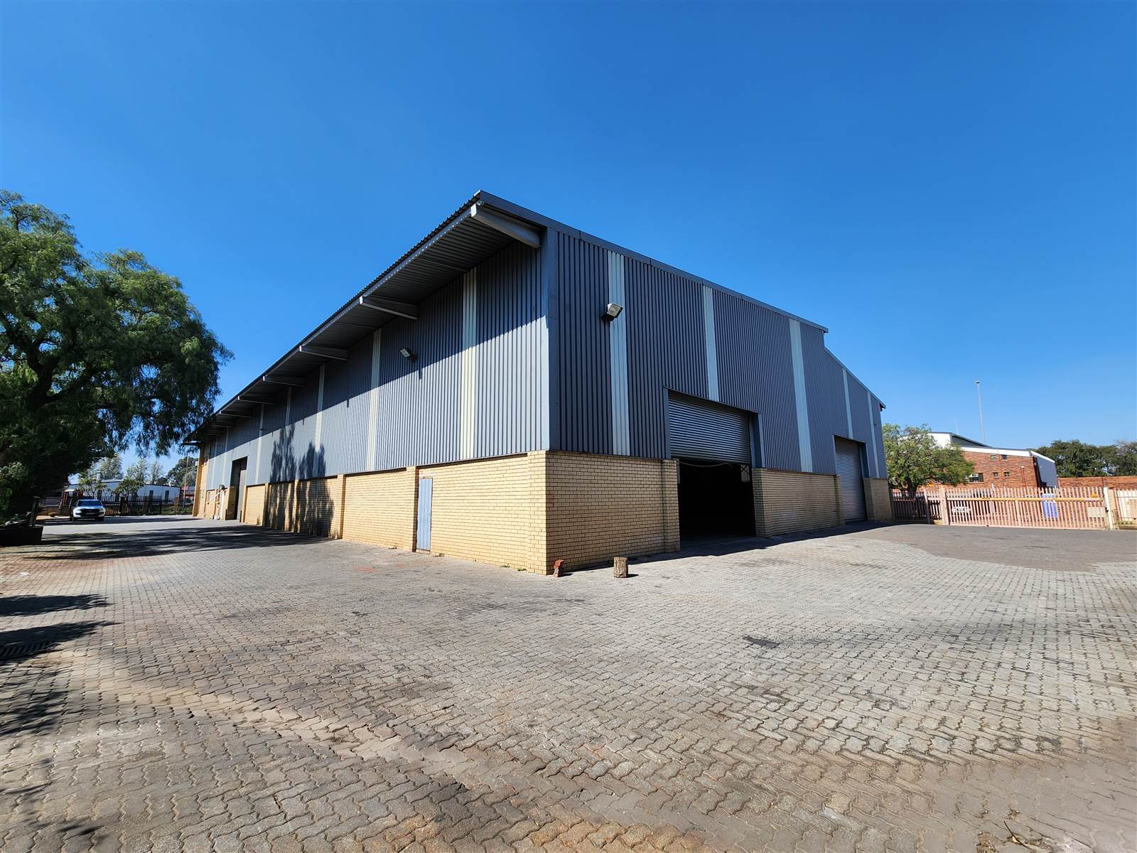 1831  m² Industrial space in Driehoek photo number 3