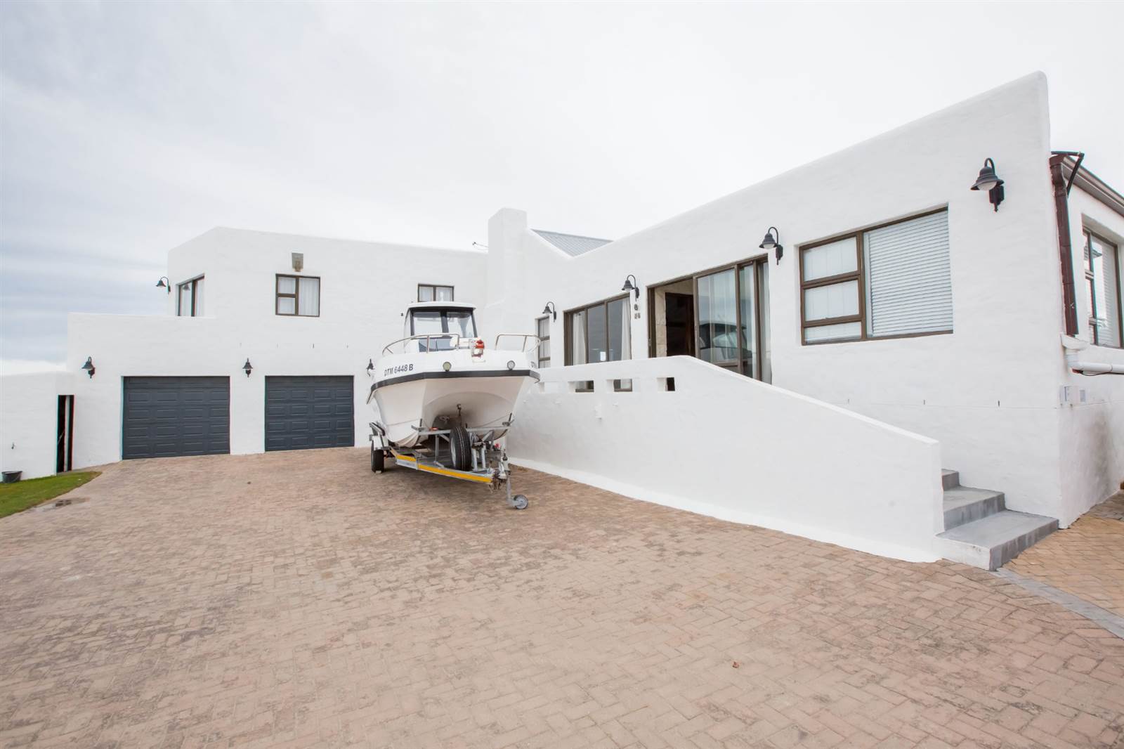 5 Bed House in Struisbaai photo number 1