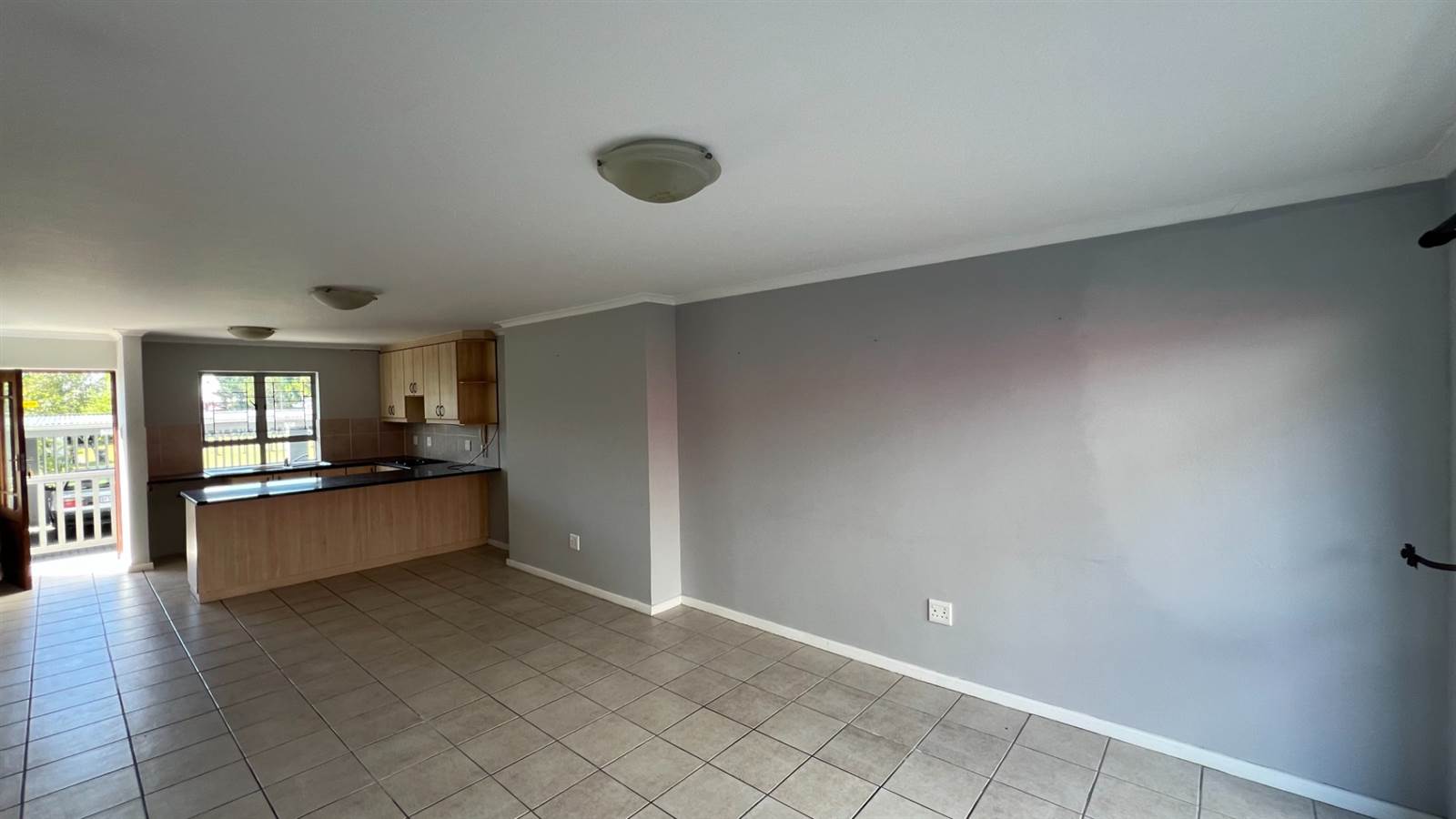 1 Bed Apartment in Knysna Central photo number 6