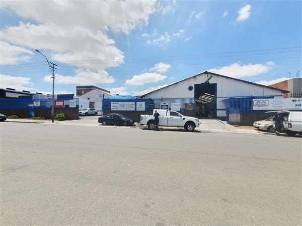 1 750  m² Industrial space