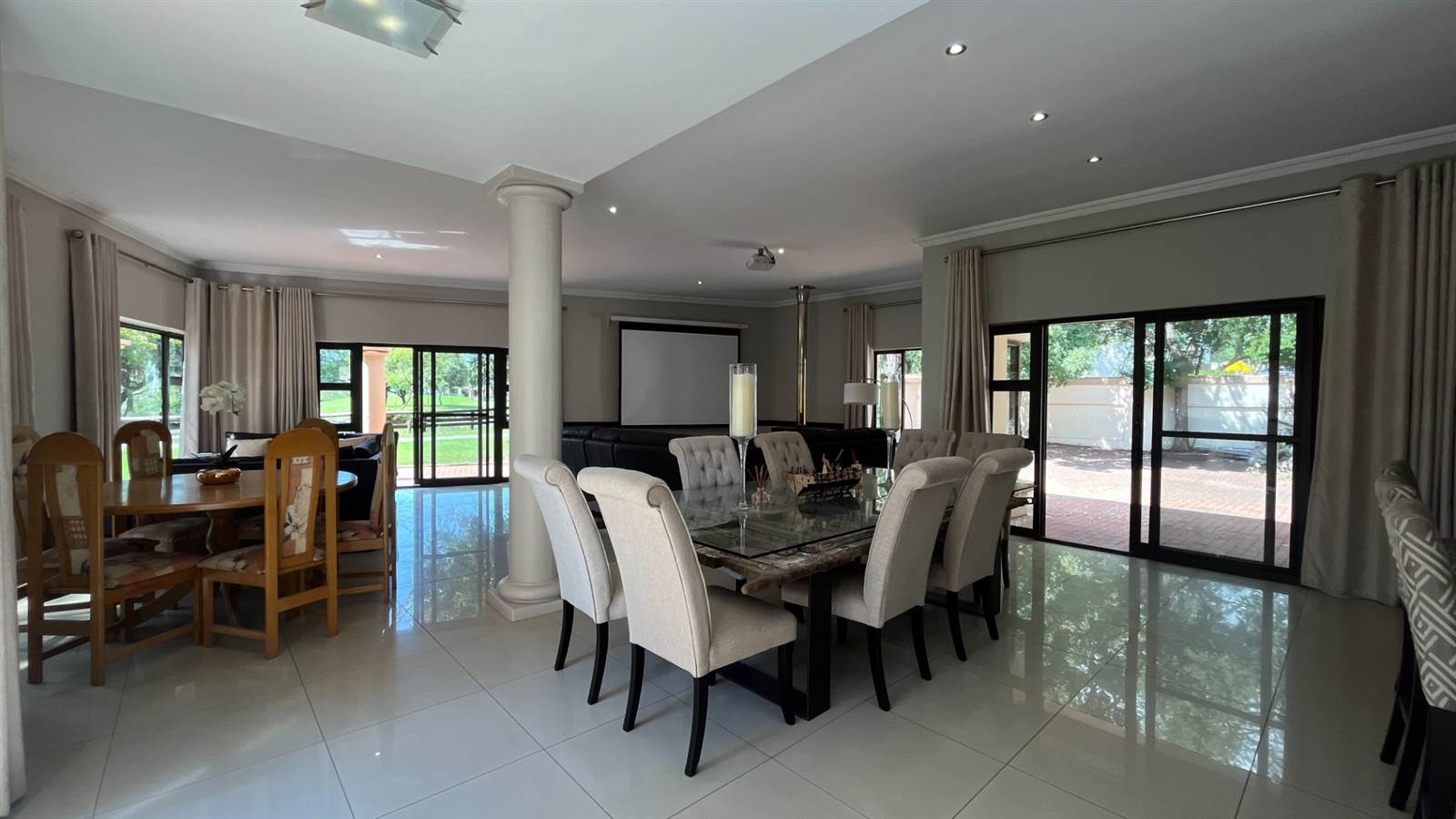 3 Bed House in Blue Valley Golf Estate photo number 8