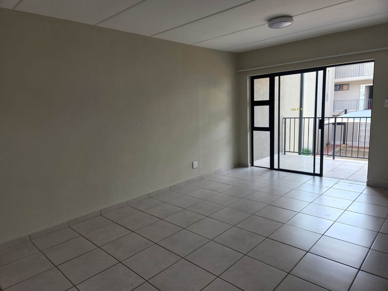 2 Bed Apartment in Benoni North photo number 5