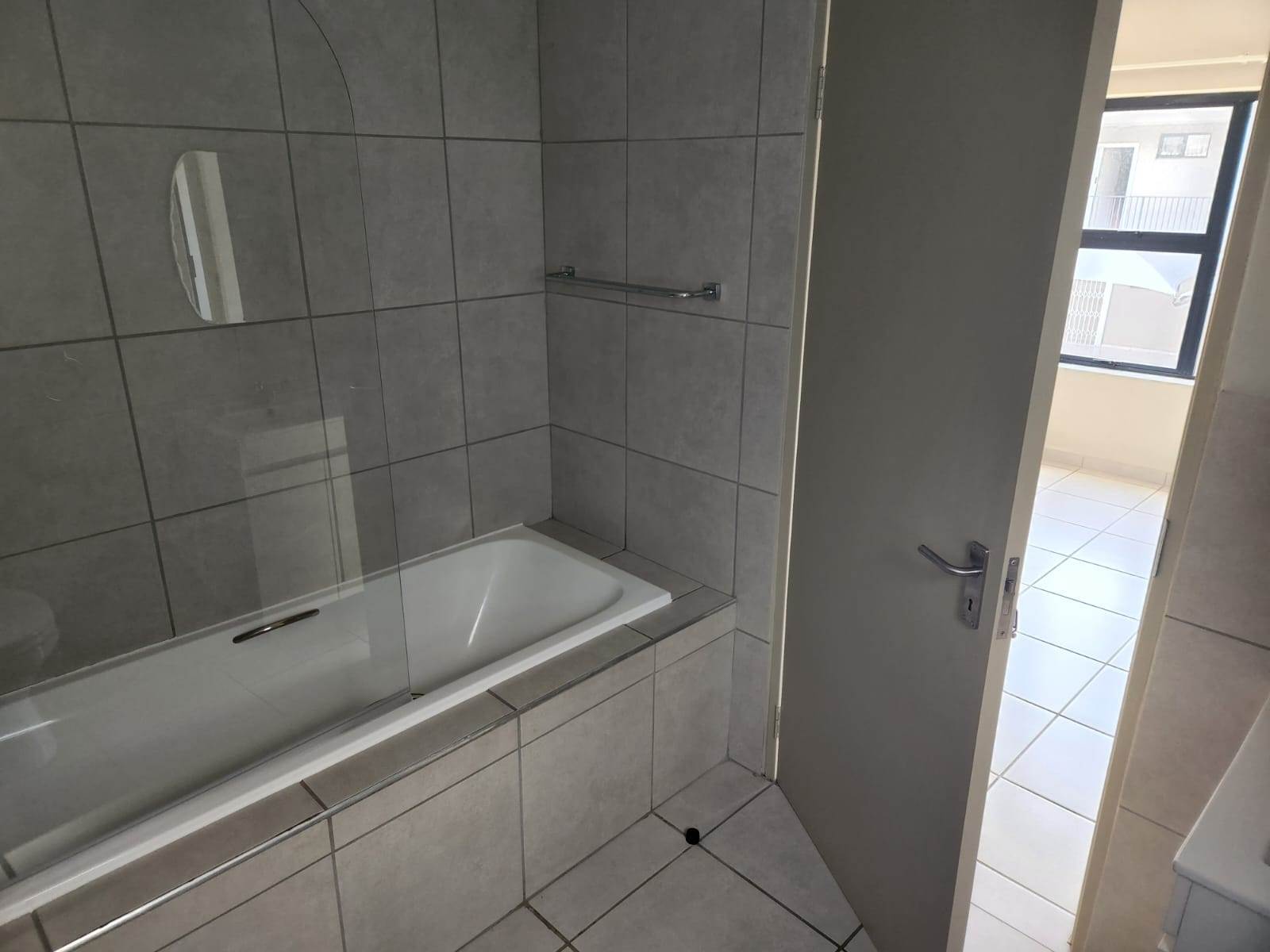 2 Bed Apartment in Benoni North photo number 12