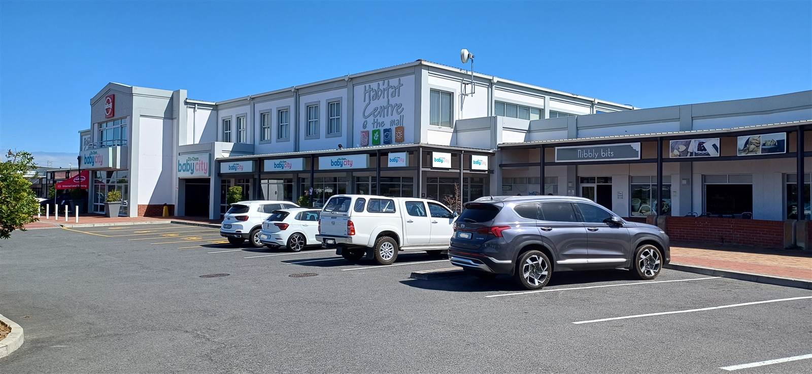 113  m² Retail Space in Somerset West Central photo number 1