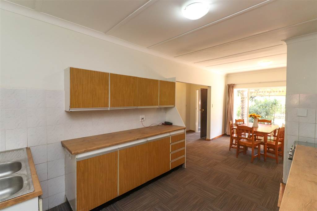 6 Bed House in Northmead photo number 11