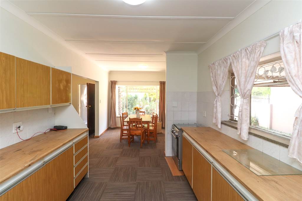 6 Bed House in Northmead photo number 10