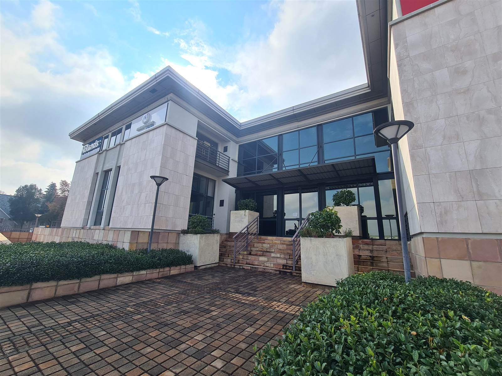 1691  m² Commercial space in Bryanston photo number 3