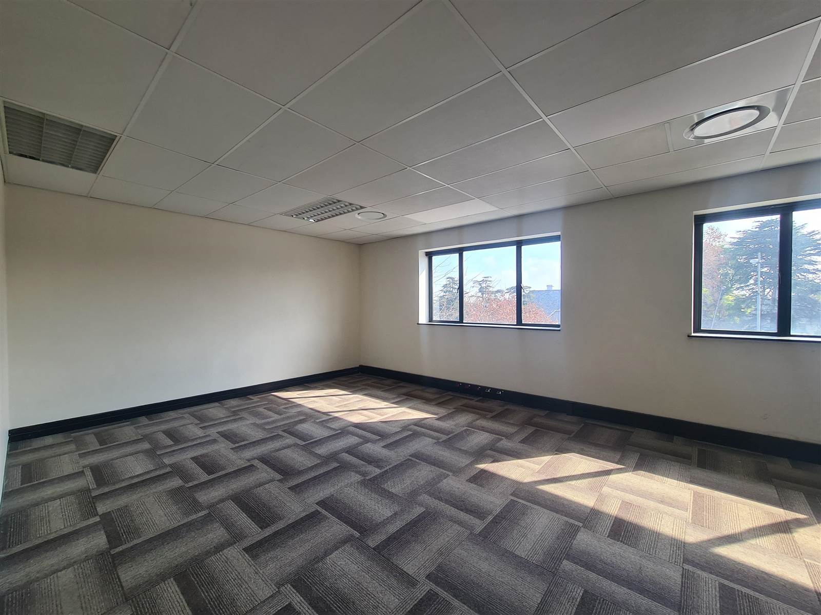 1691  m² Commercial space in Bryanston photo number 23