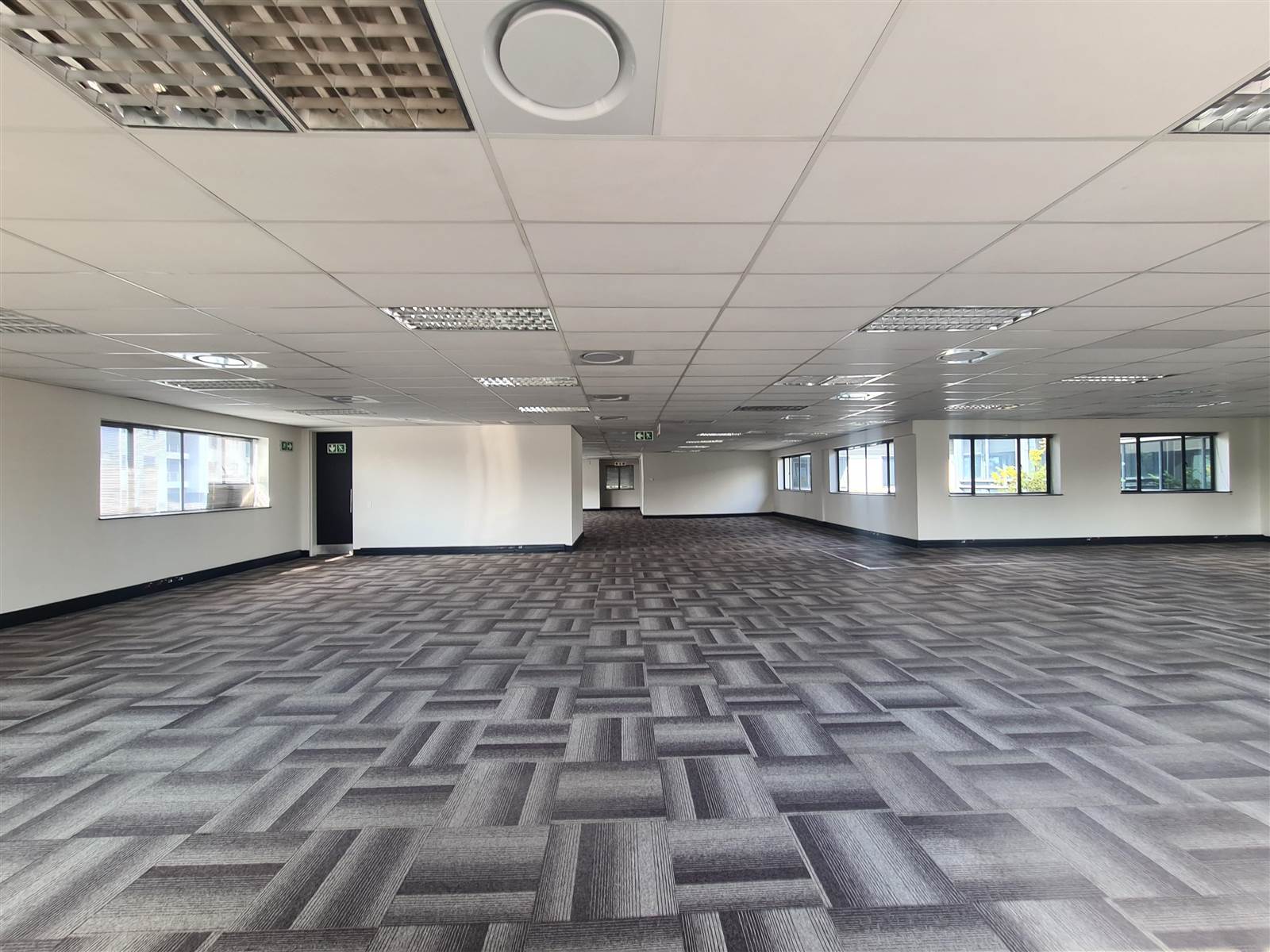 1691  m² Commercial space in Bryanston photo number 17
