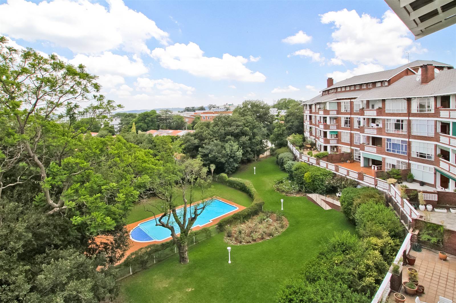 4 Bed Apartment in Illovo photo number 29