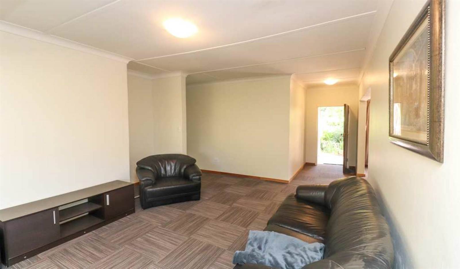 6 Bed House in Northmead photo number 5