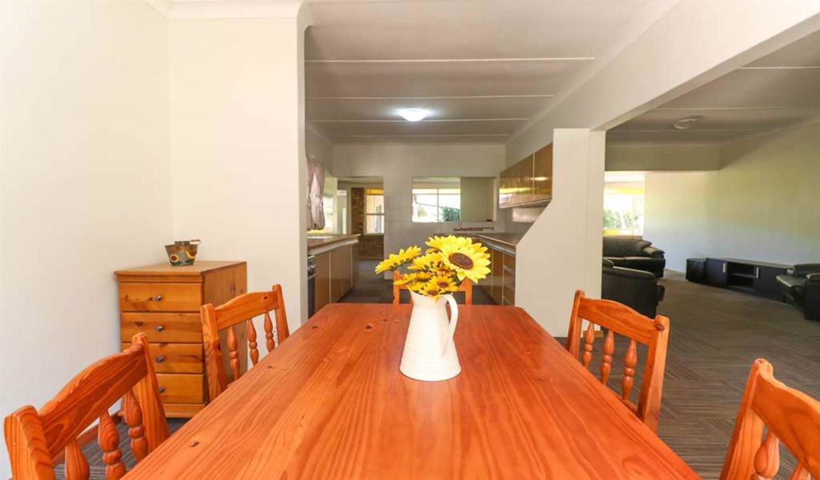 6 Bed House in Northmead photo number 7