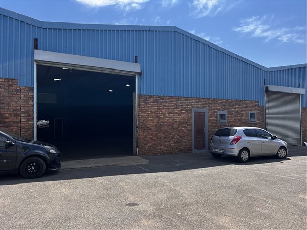 320 m² Industrial space 320 m² Industrial space