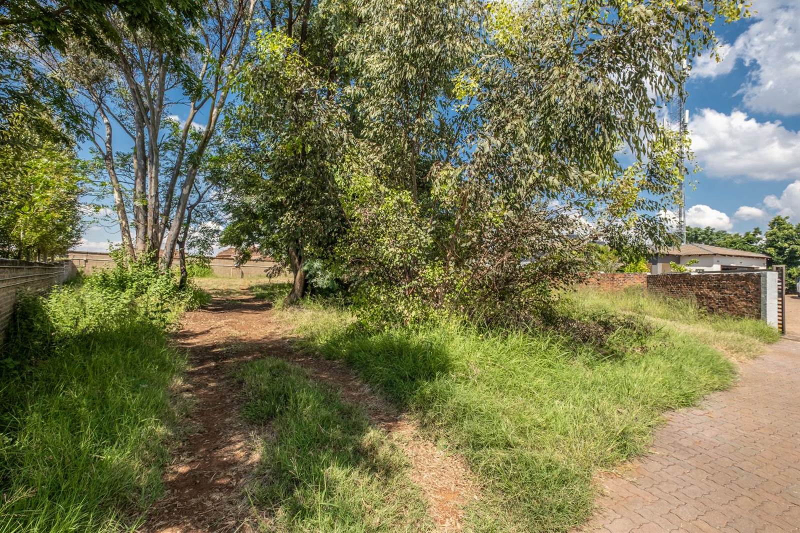 1050 m² Land available in Silverwoods Country Estate photo number 6