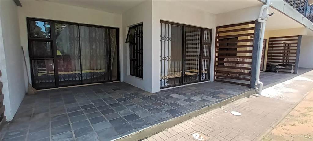 2 Bed Apartment in Winklespruit photo number 2
