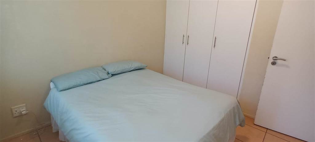 2 Bed Apartment in Winklespruit photo number 15