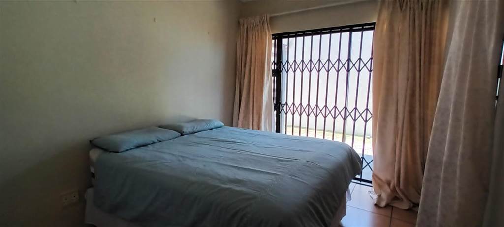 2 Bed Apartment in Winklespruit photo number 12