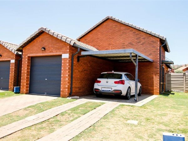 3 Bedroom Townhouse 3 Bedroom Townhouse